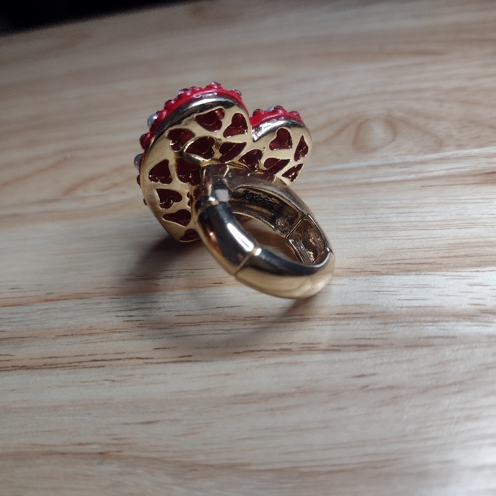 Betsey Johnson XOXO Pearl Heart Ring - Picture 3 of 4